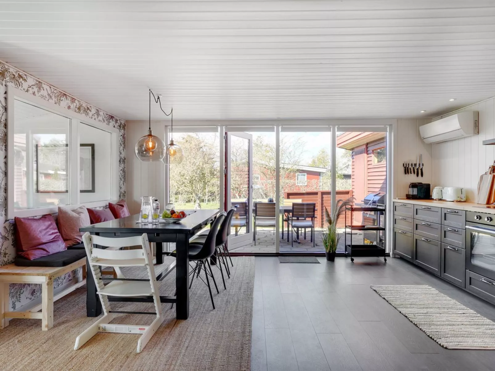 "Sveina" - 600m from the sea-Drinnen