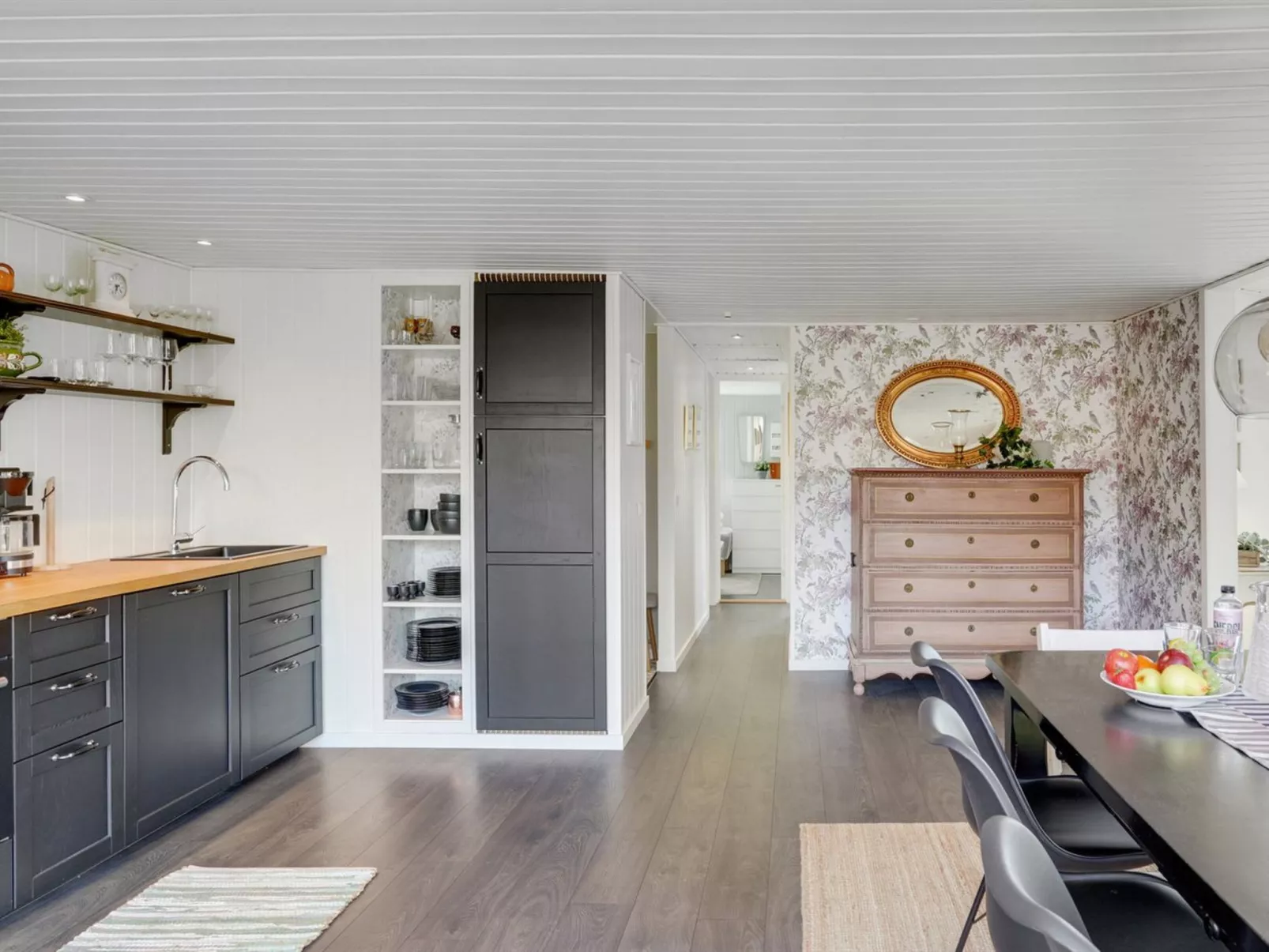 "Sveina" - 600m from the sea-Drinnen