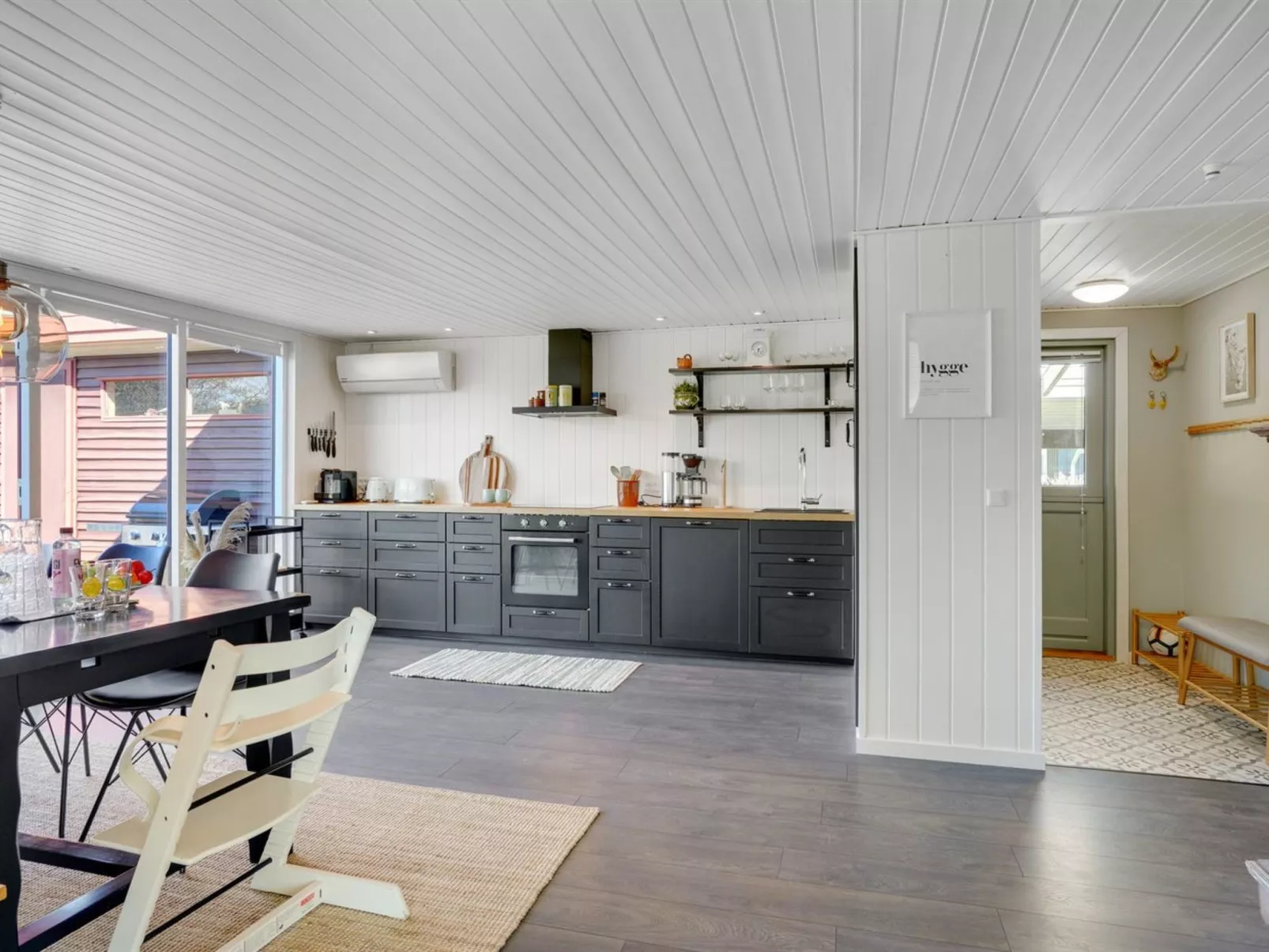 "Sveina" - 600m from the sea-Drinnen