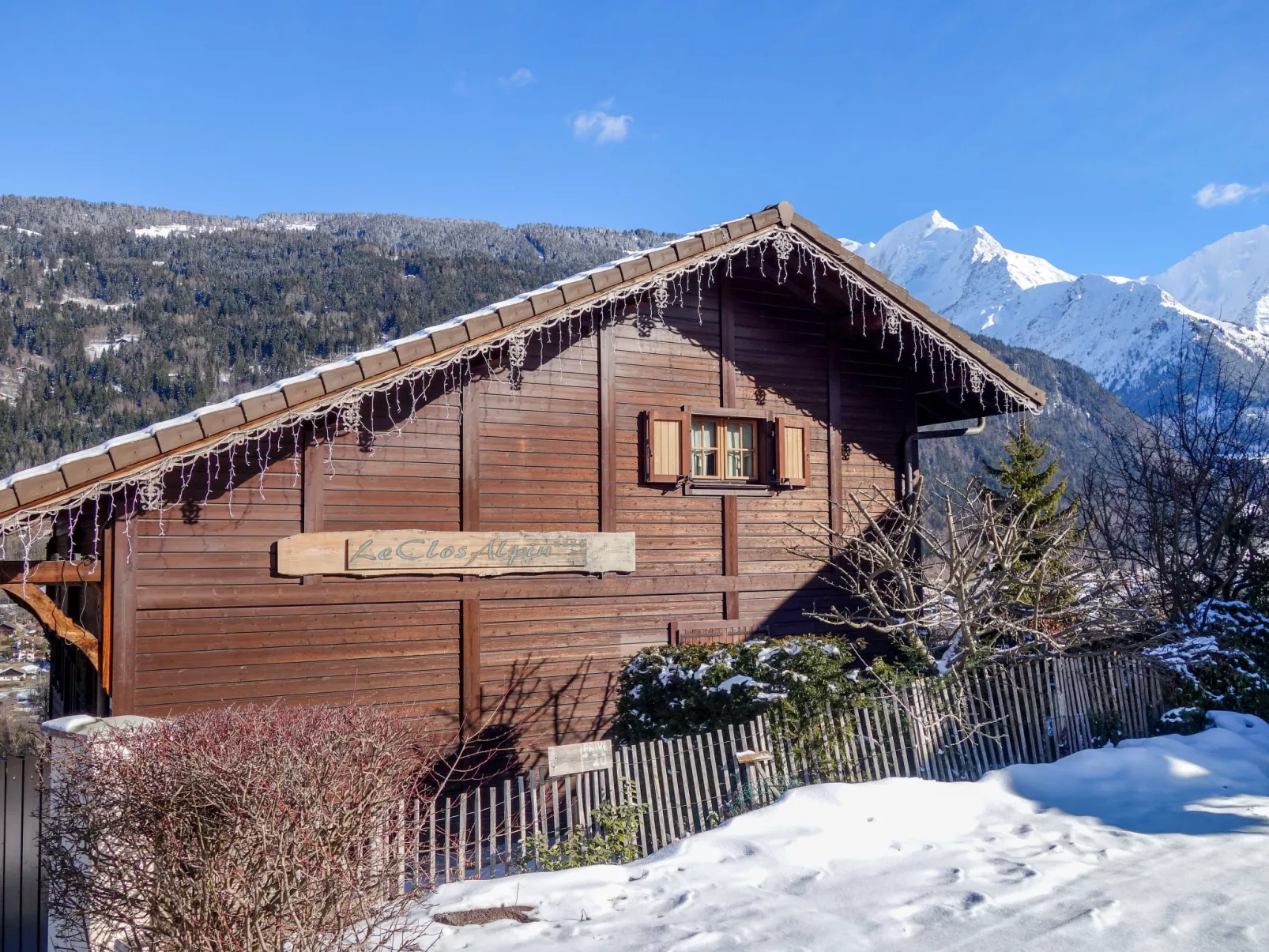 Le clos Alpin-Outside
