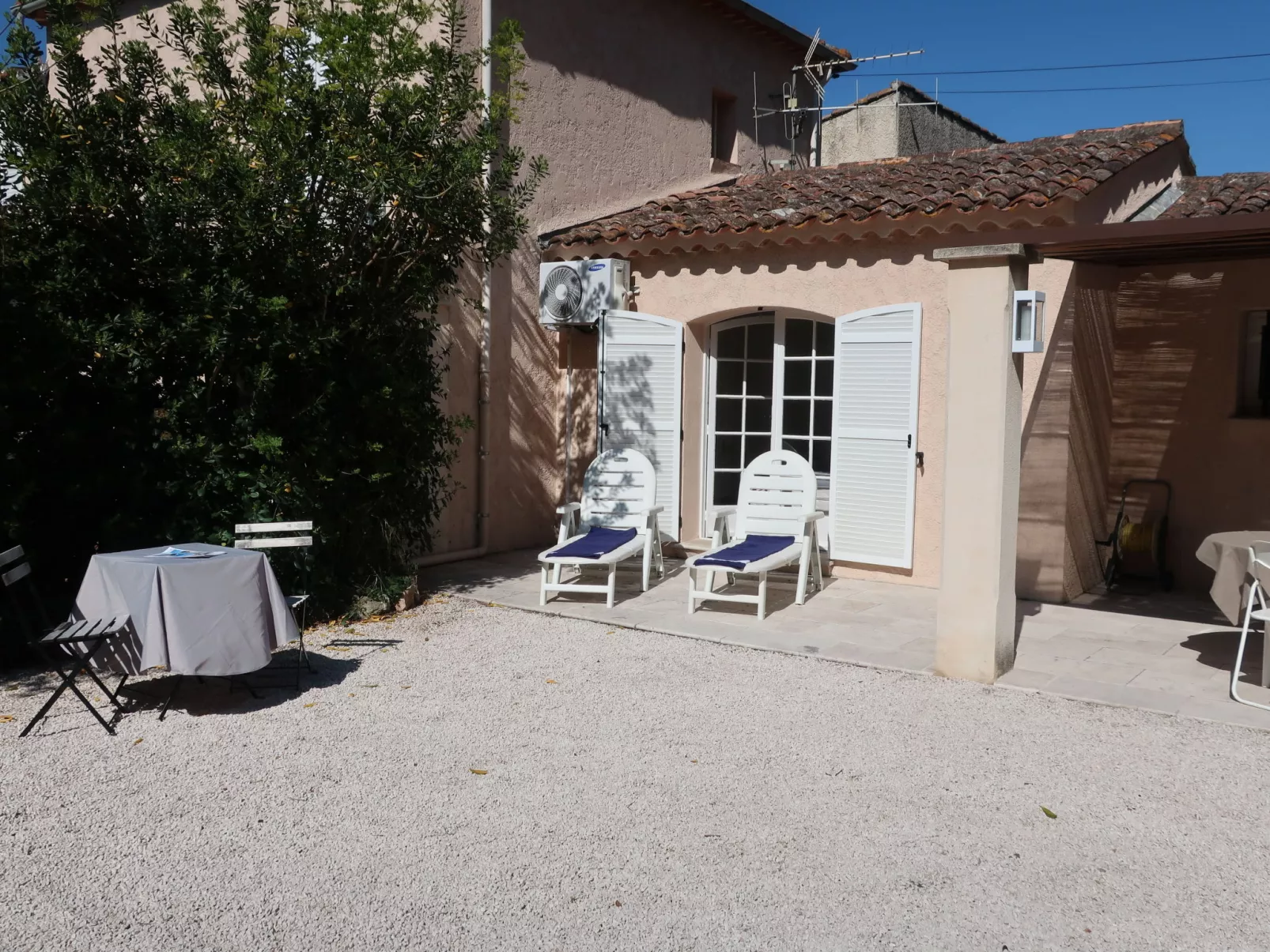 Le Pilon-Outside