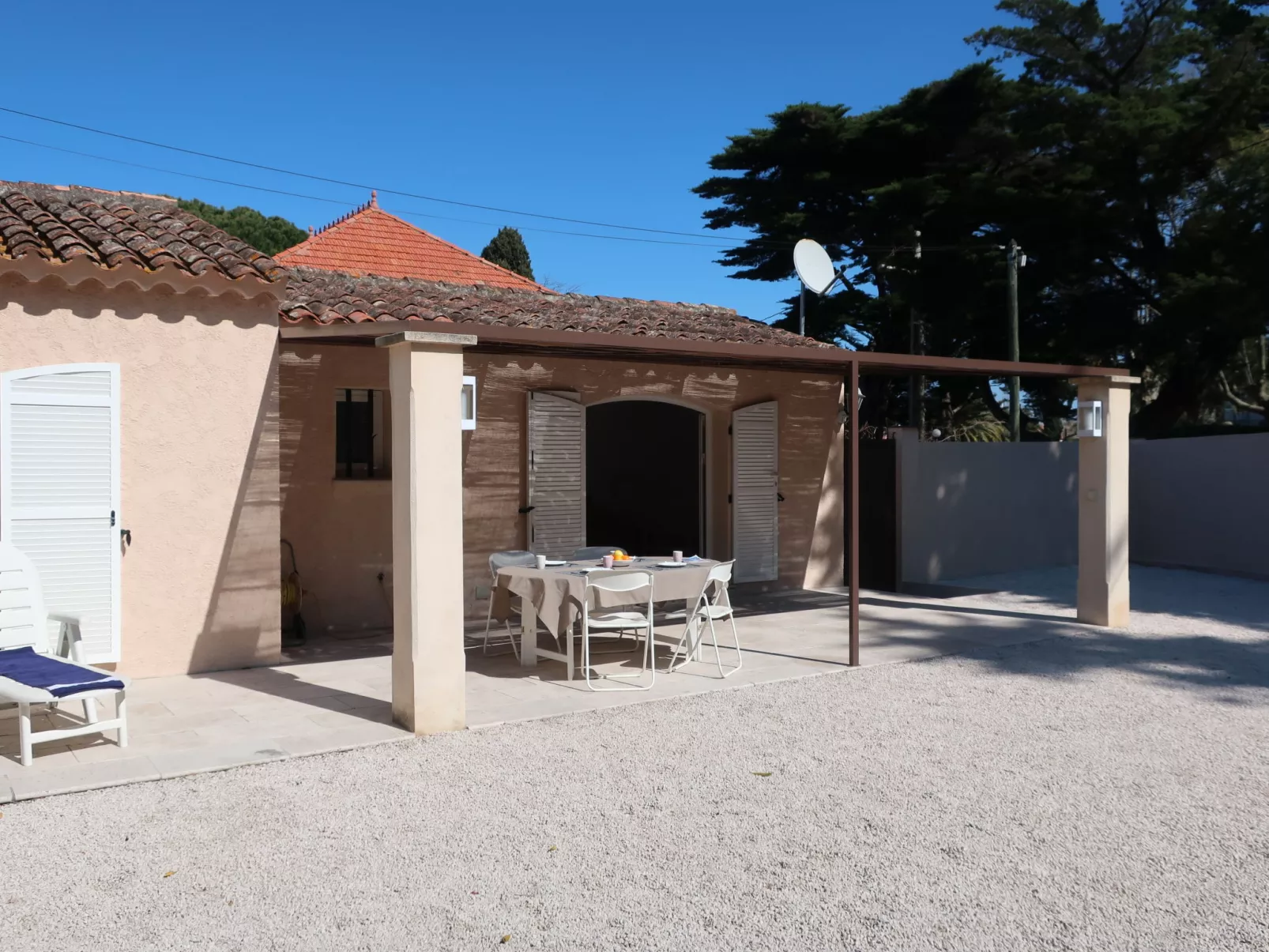 Le Pilon-Outside