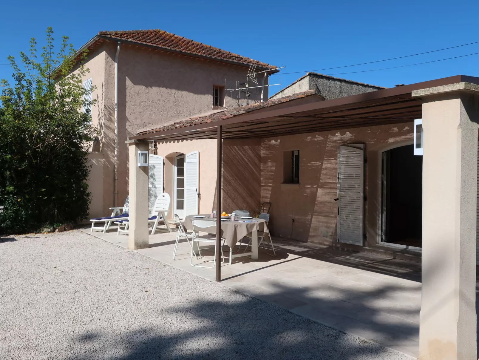 Le Pilon-Outside