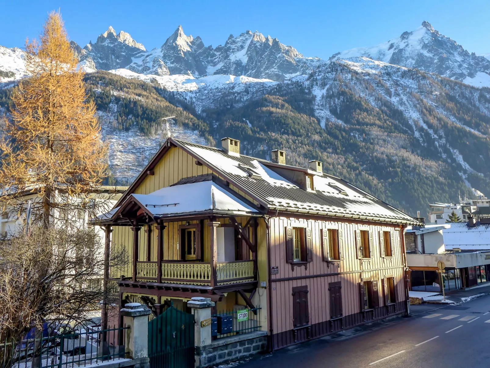 Le Chalet Suisse-Dehors