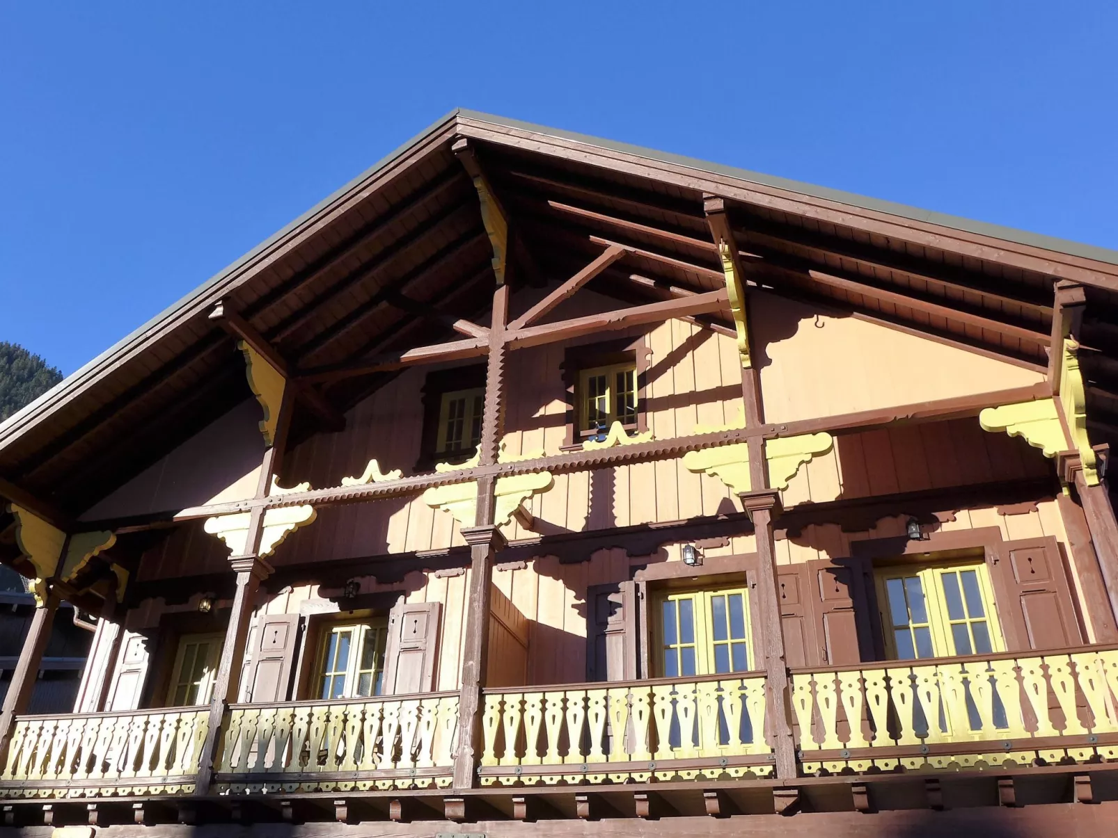 Le Chalet Suisse-Dehors