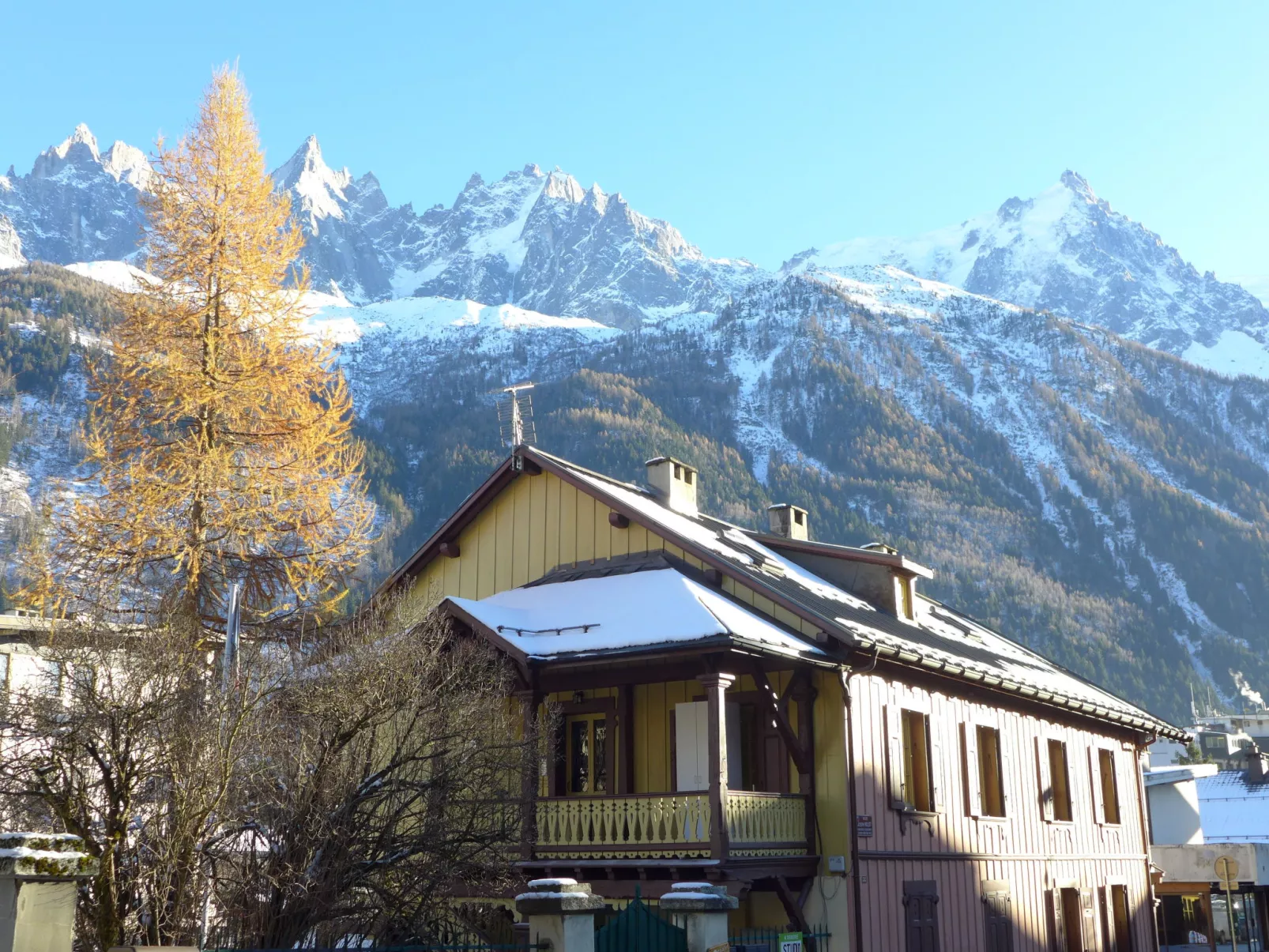 Le Chalet Suisse-Dehors