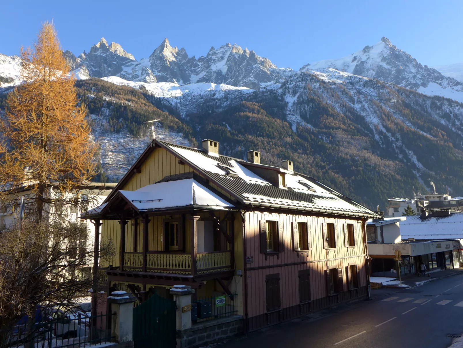 Le Chalet Suisse-Dehors