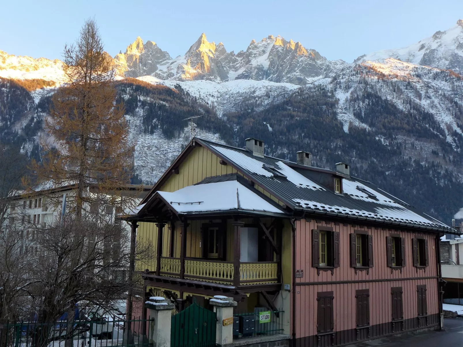 Le Chalet Suisse-Dehors
