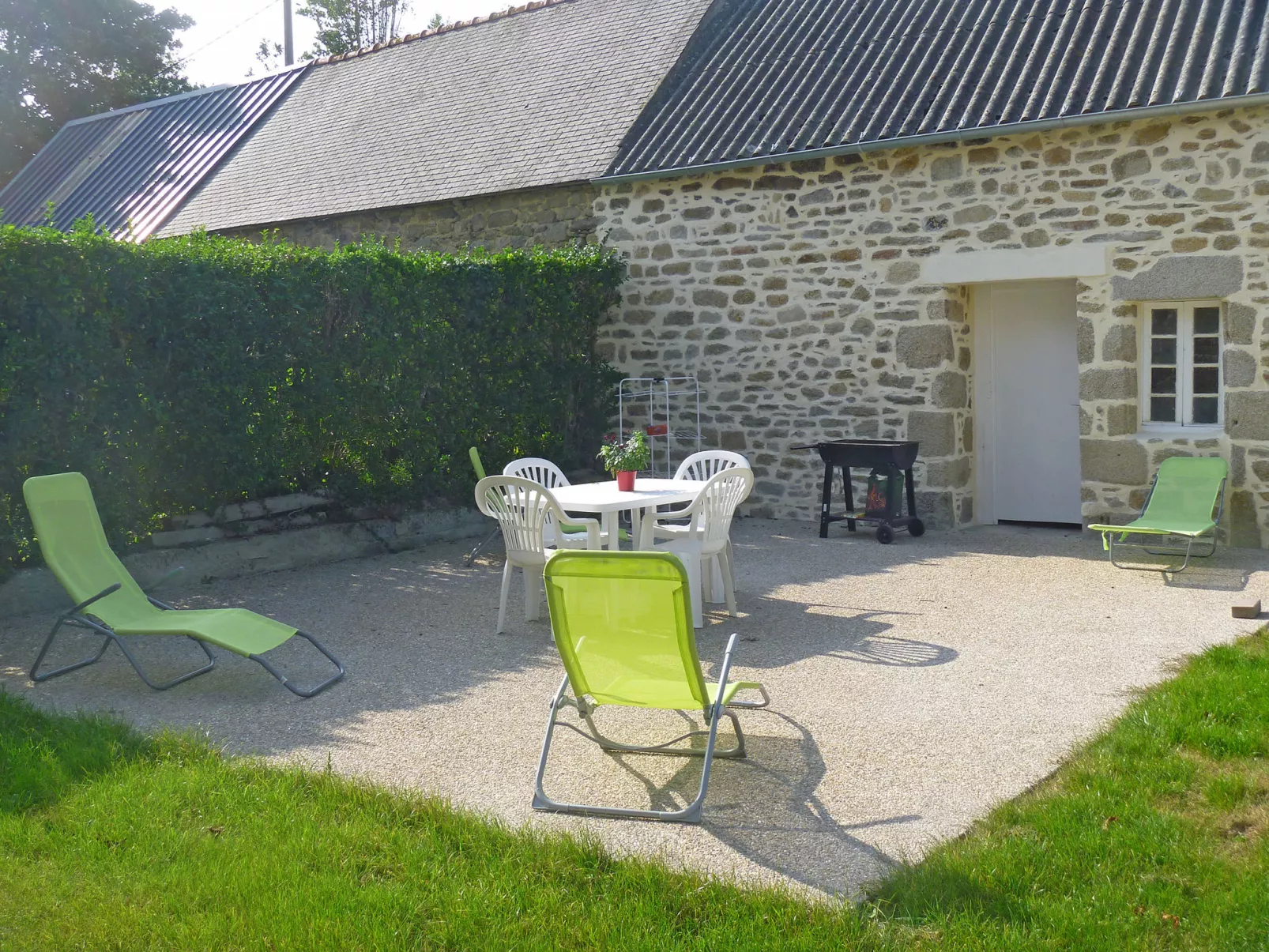 Le Manoir-Outside