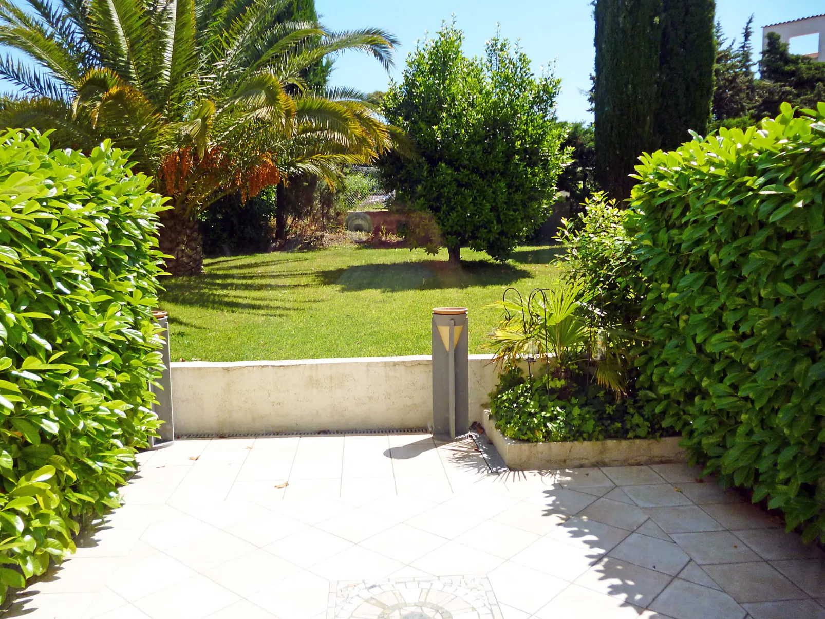Les Patios-Outside