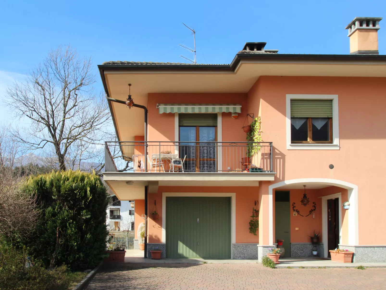 Casa dei fiori-Outside