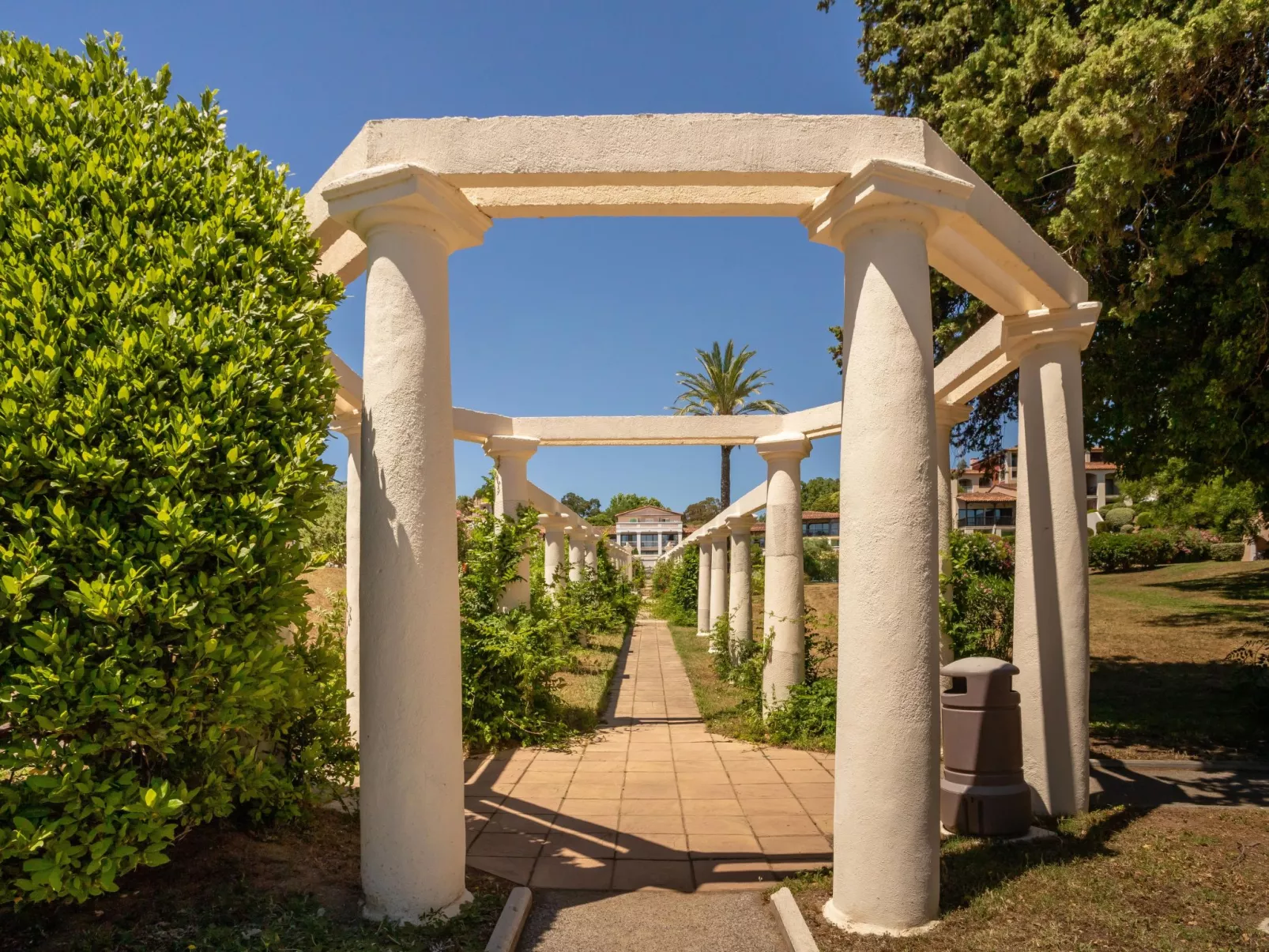 Les Parcs de Grimaud-Outside