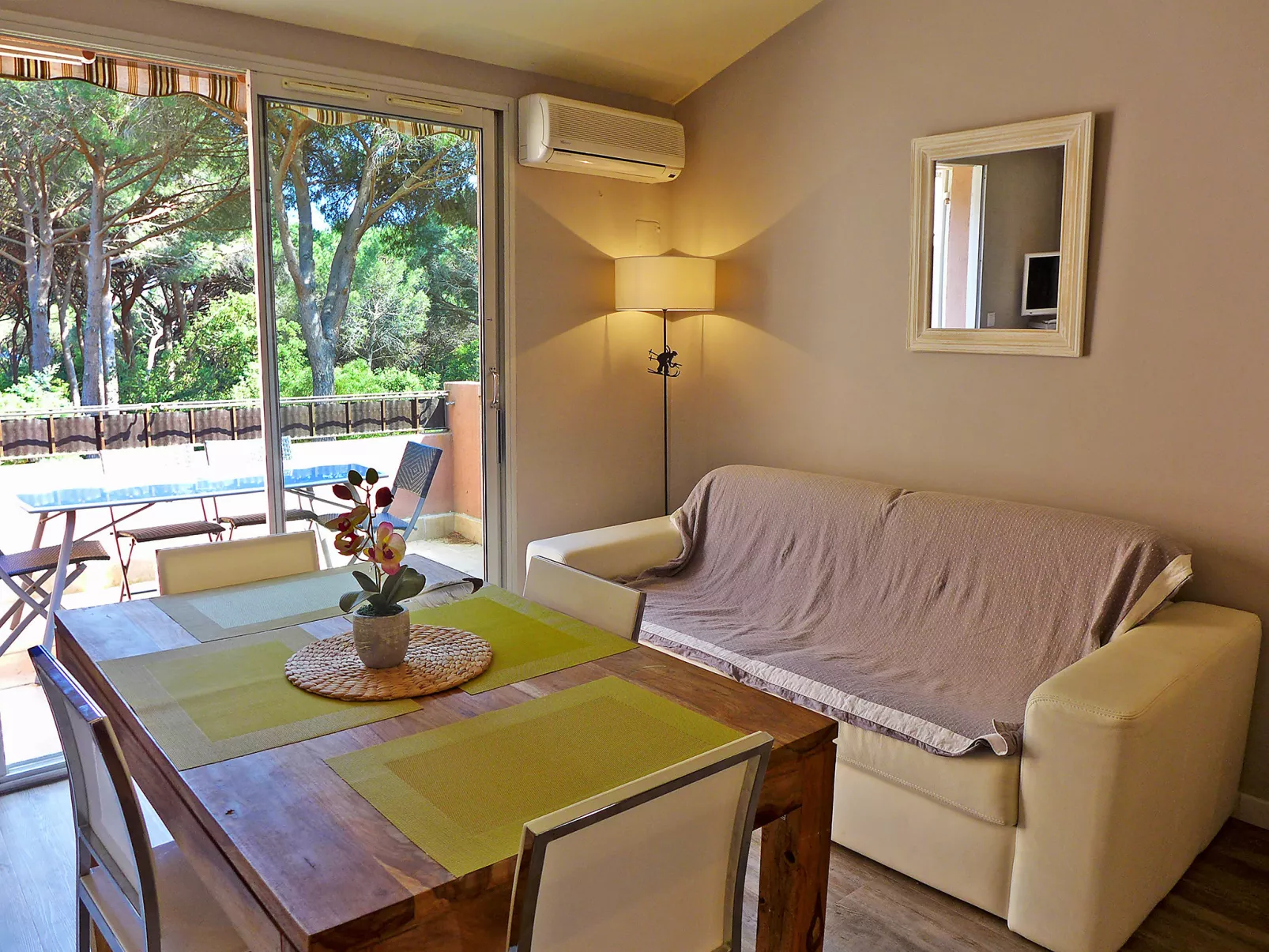 Le Thalassa 1-Inside