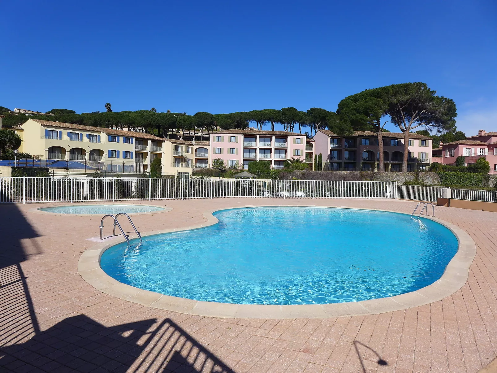 Le Thalassa 1-Outside