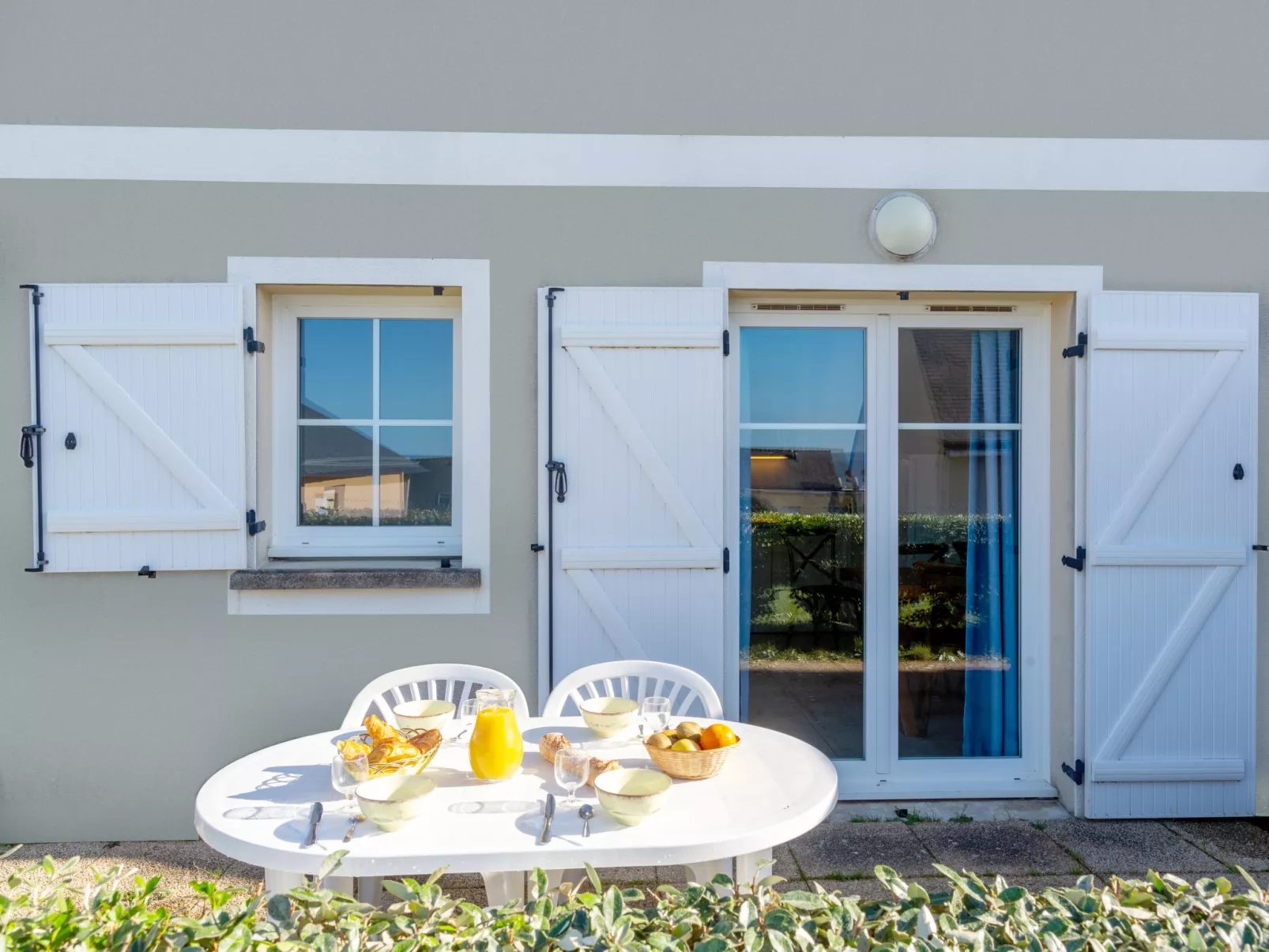 Les Terrasses-Outside