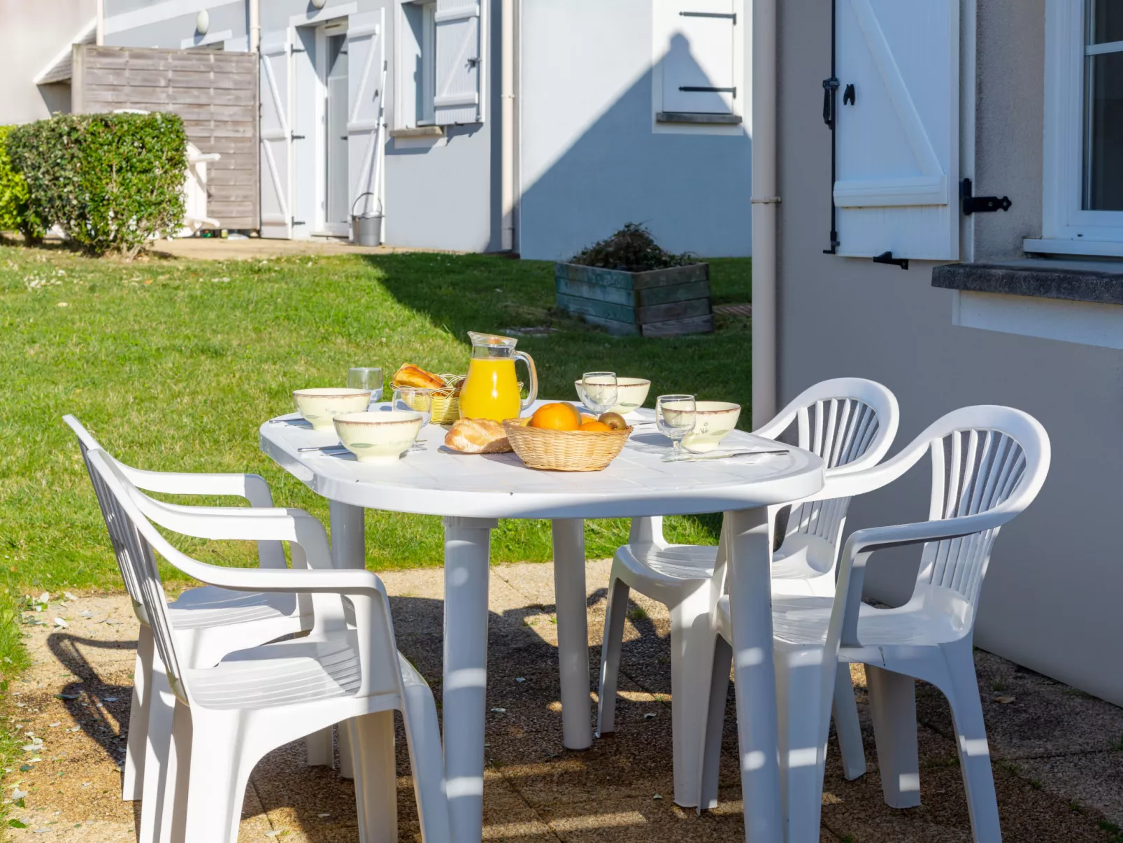 Les Terrasses-Outside