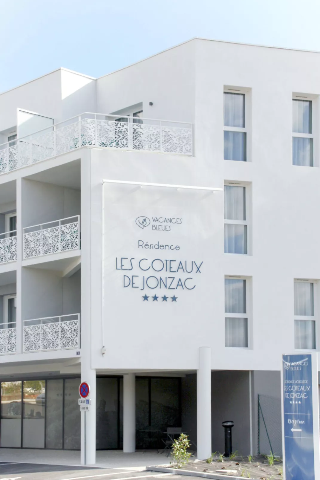 Les Coteaux de Jonzac-Outside