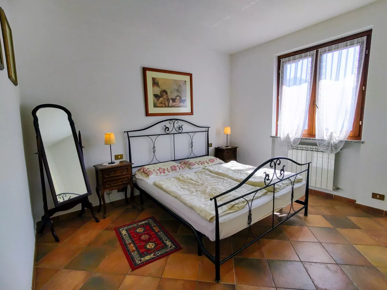 La Rocca-Inside
