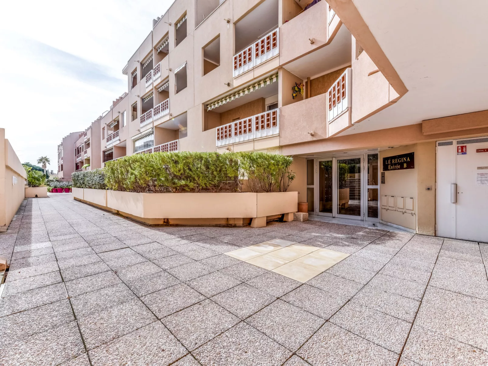 Régina-Outside