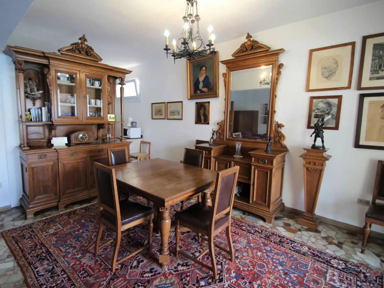Lungolago-Inside
