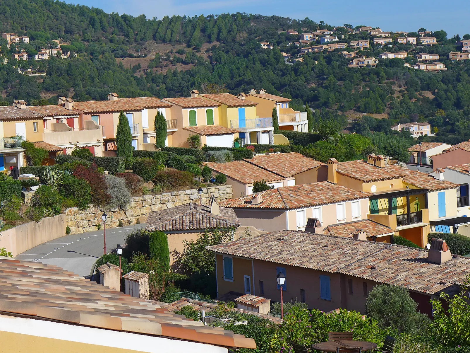 Le Petit Village-Dehors