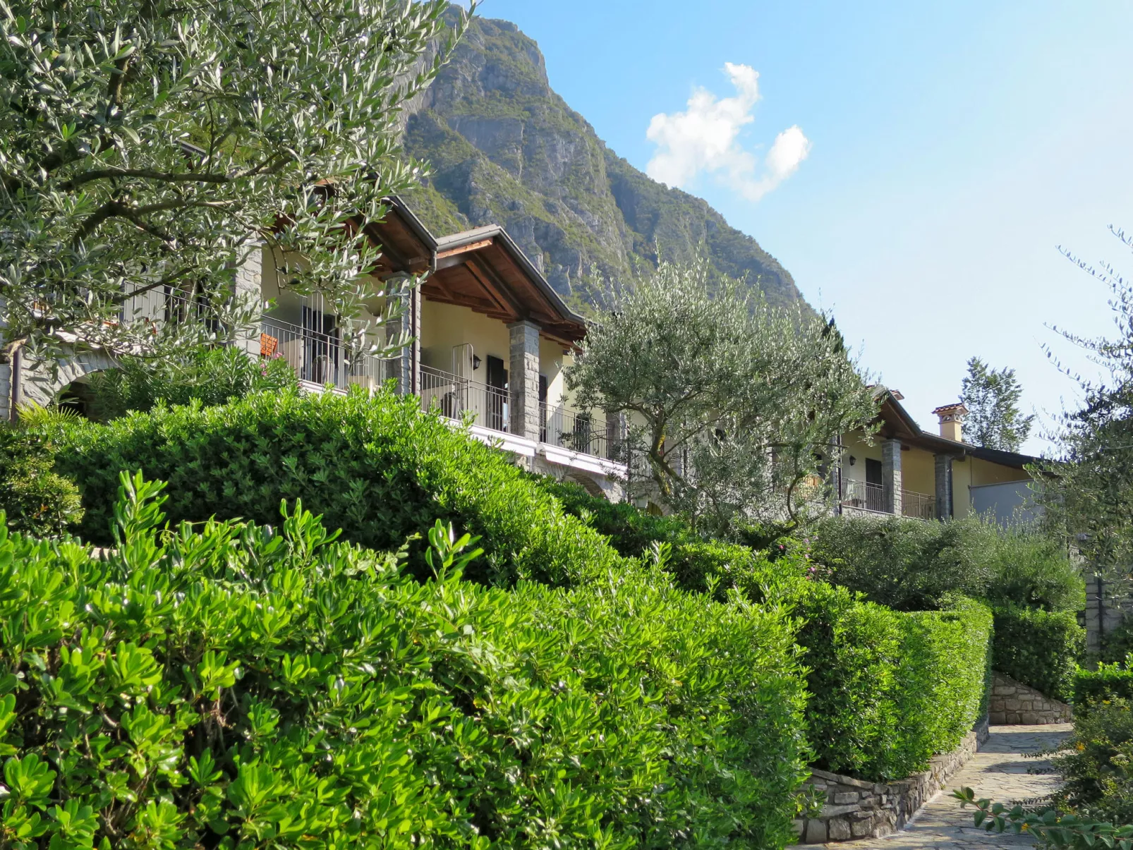 Poggio degli Ulivi-Outside