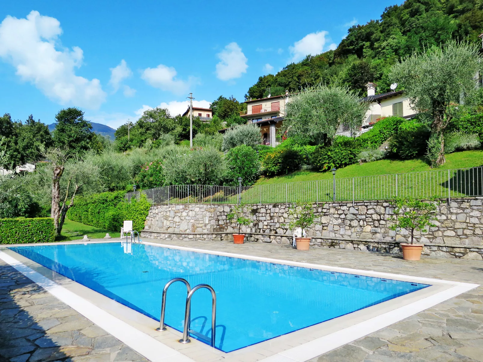 Poggio degli Ulivi-Outside