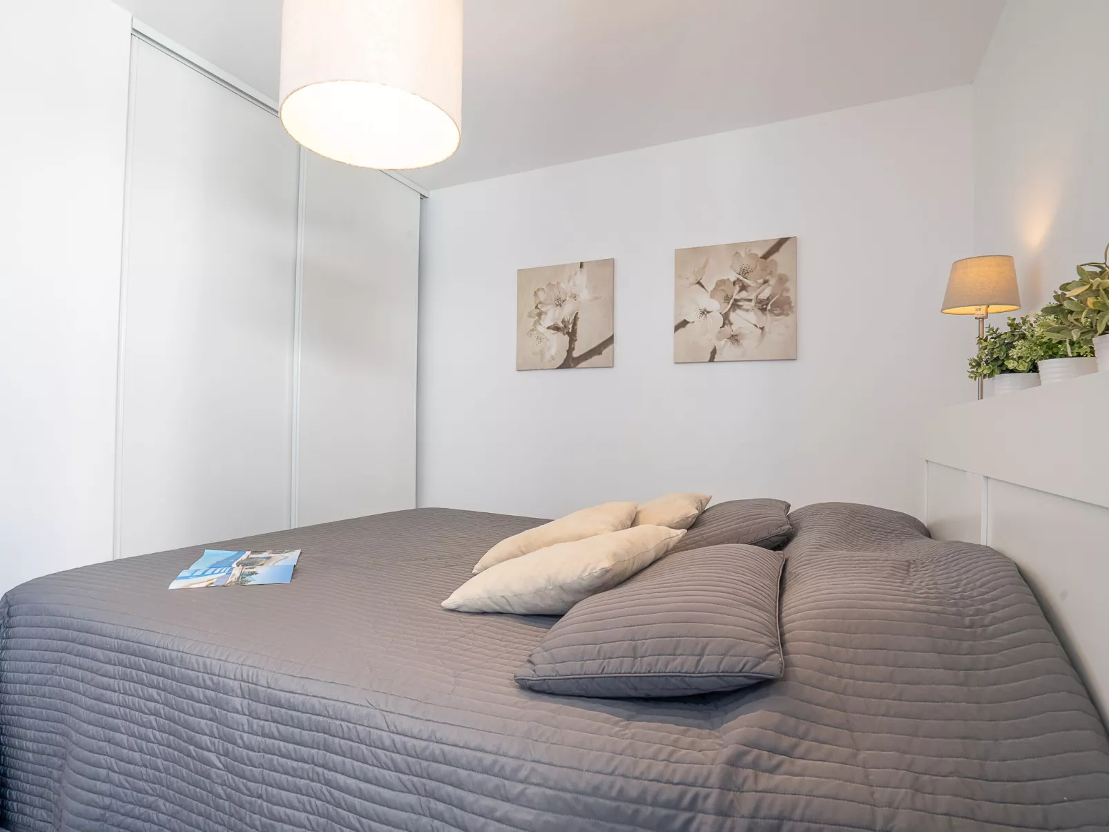 Rive Gauche-Inside