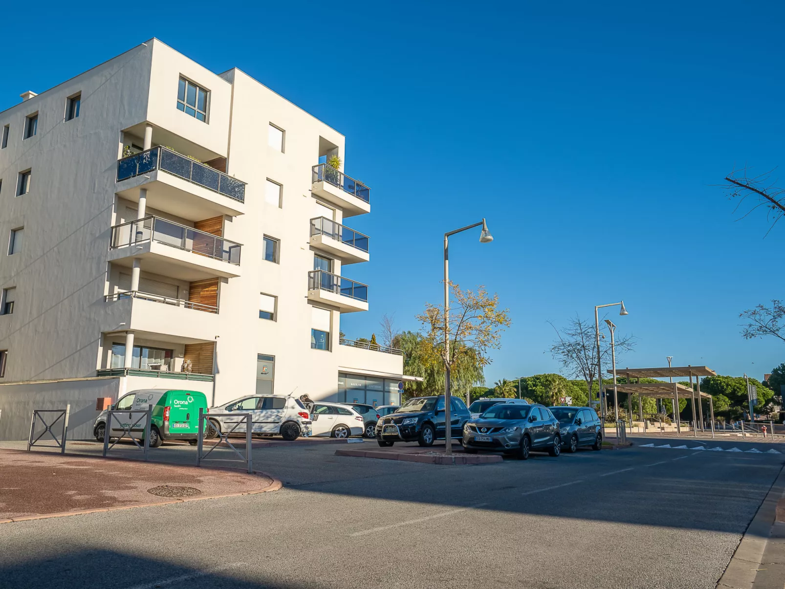 Rive Gauche-Outside