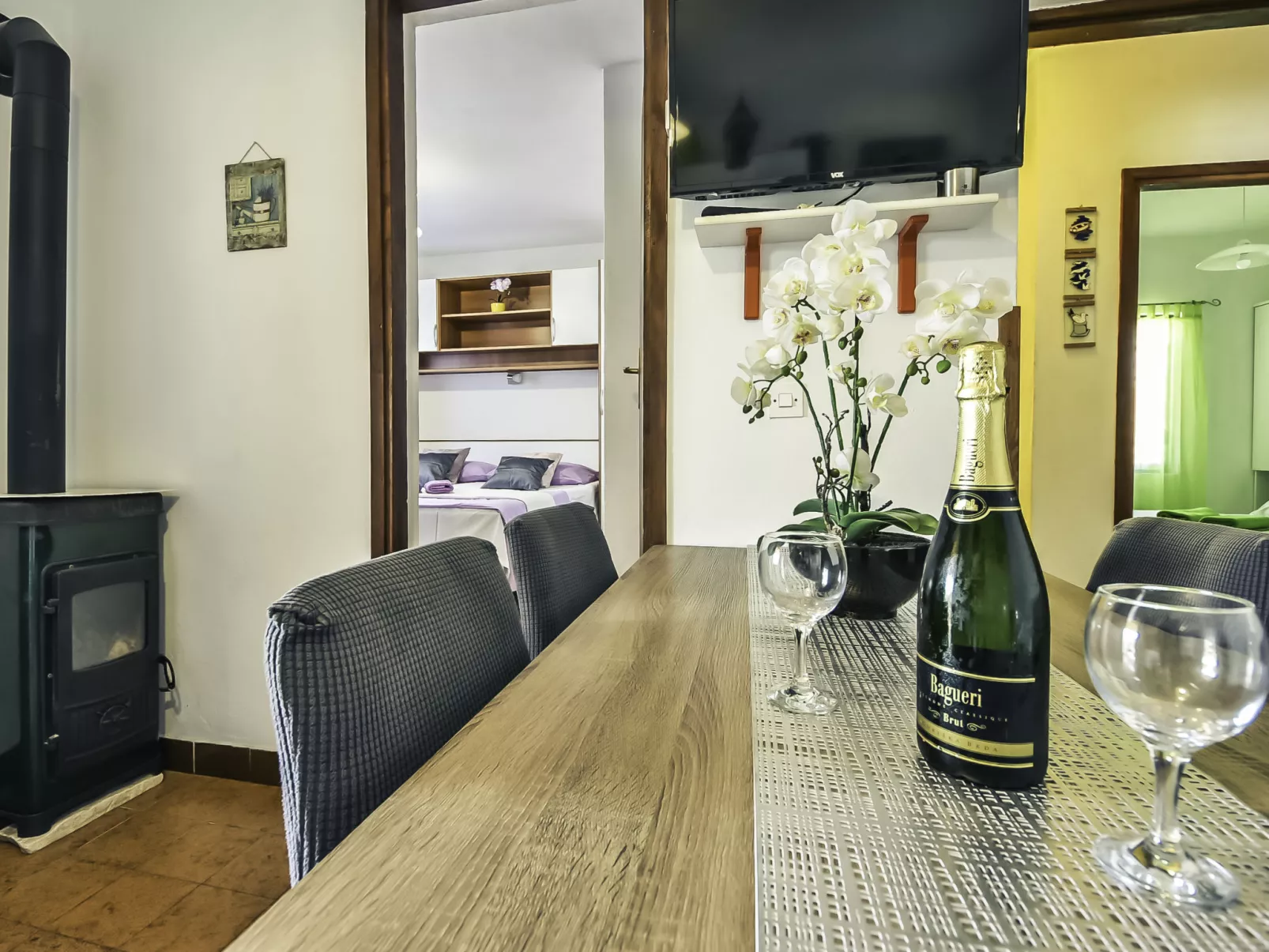 Antica-Inside