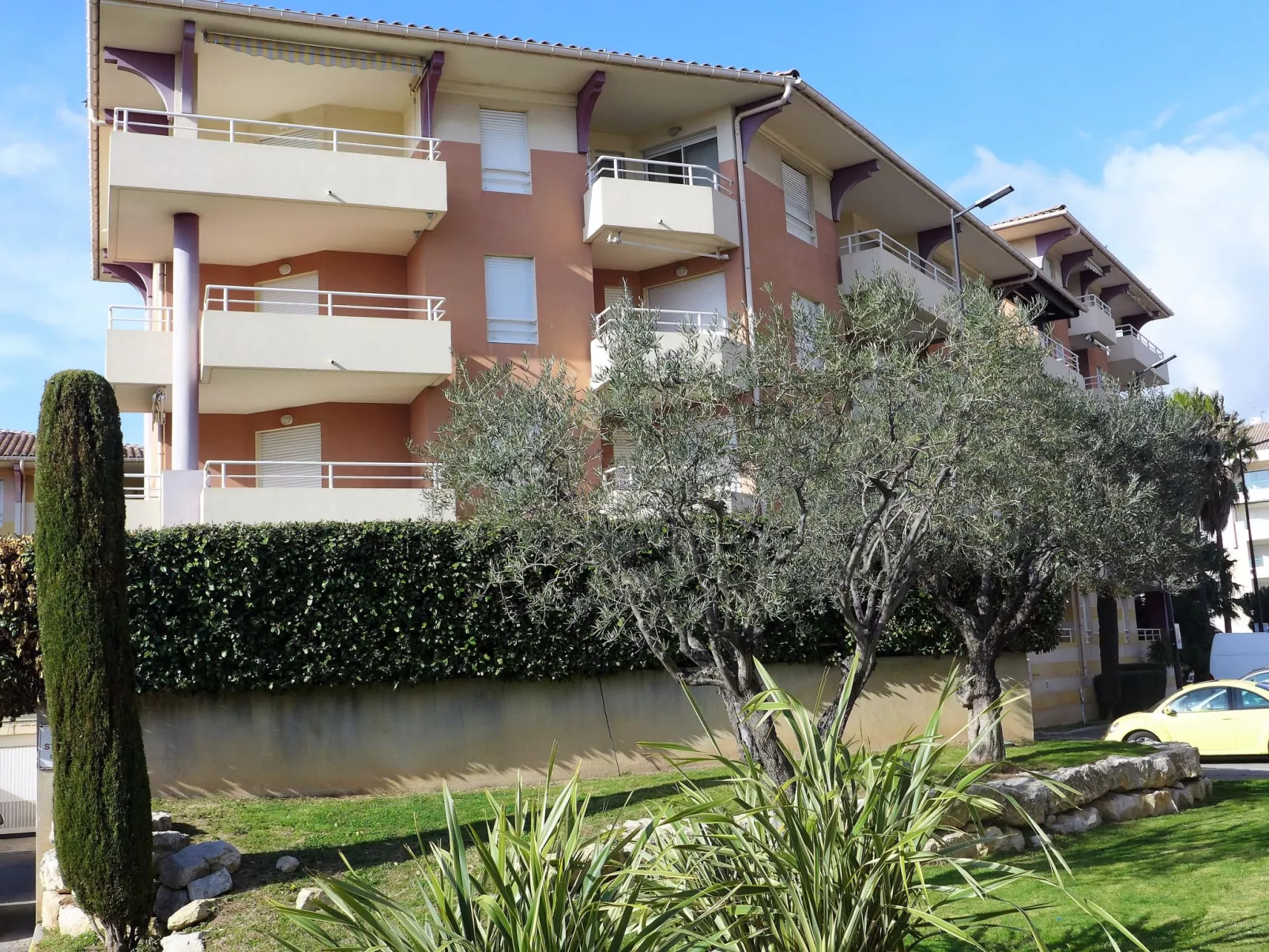 Les Rives Latines-Outside
