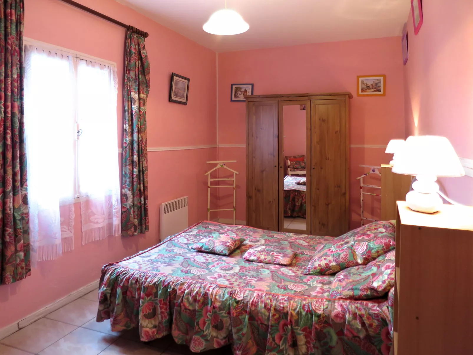 Pontac-Gadet 1-Inside