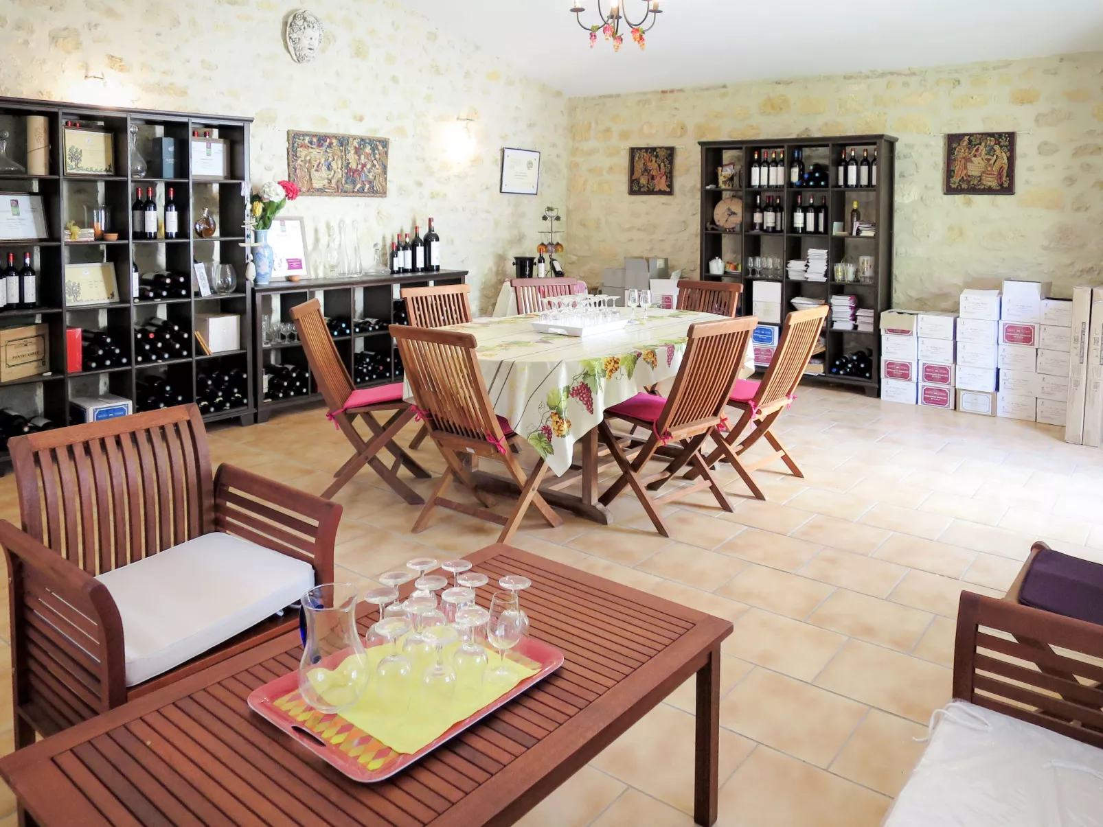 Pontac-Gadet 1-Inside