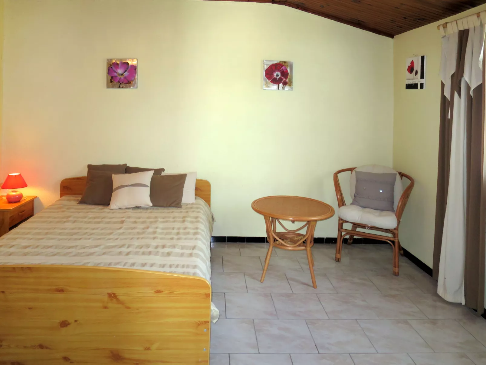 Pontac-Gadet 2-Inside
