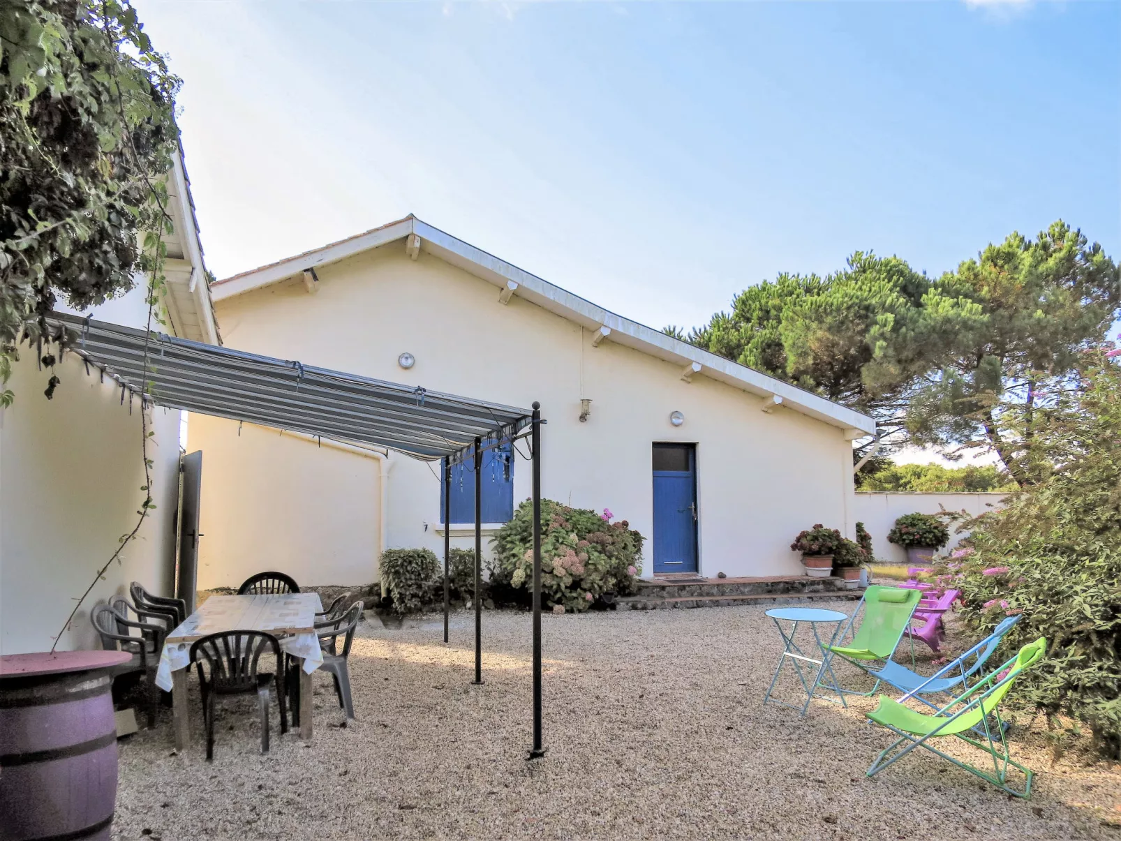 Pontac-Gadet 2-Outside