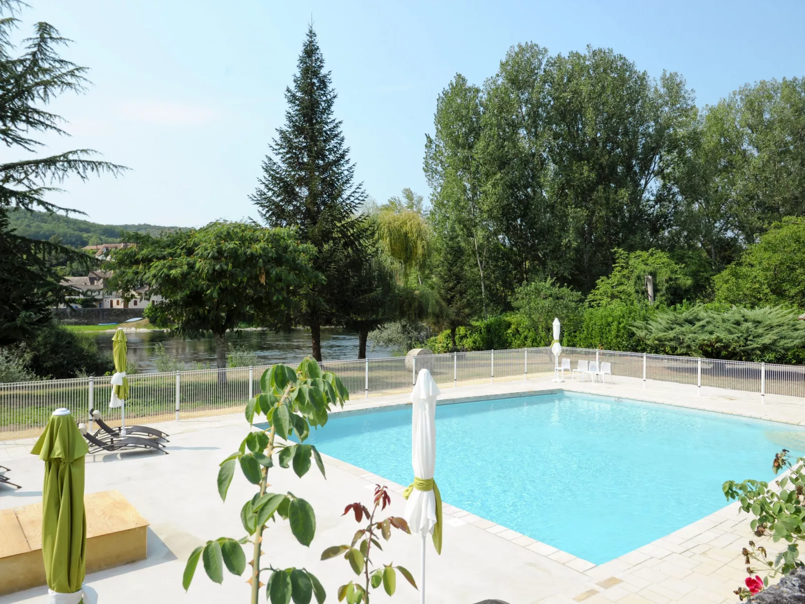 Le Clos des Rives-Outside