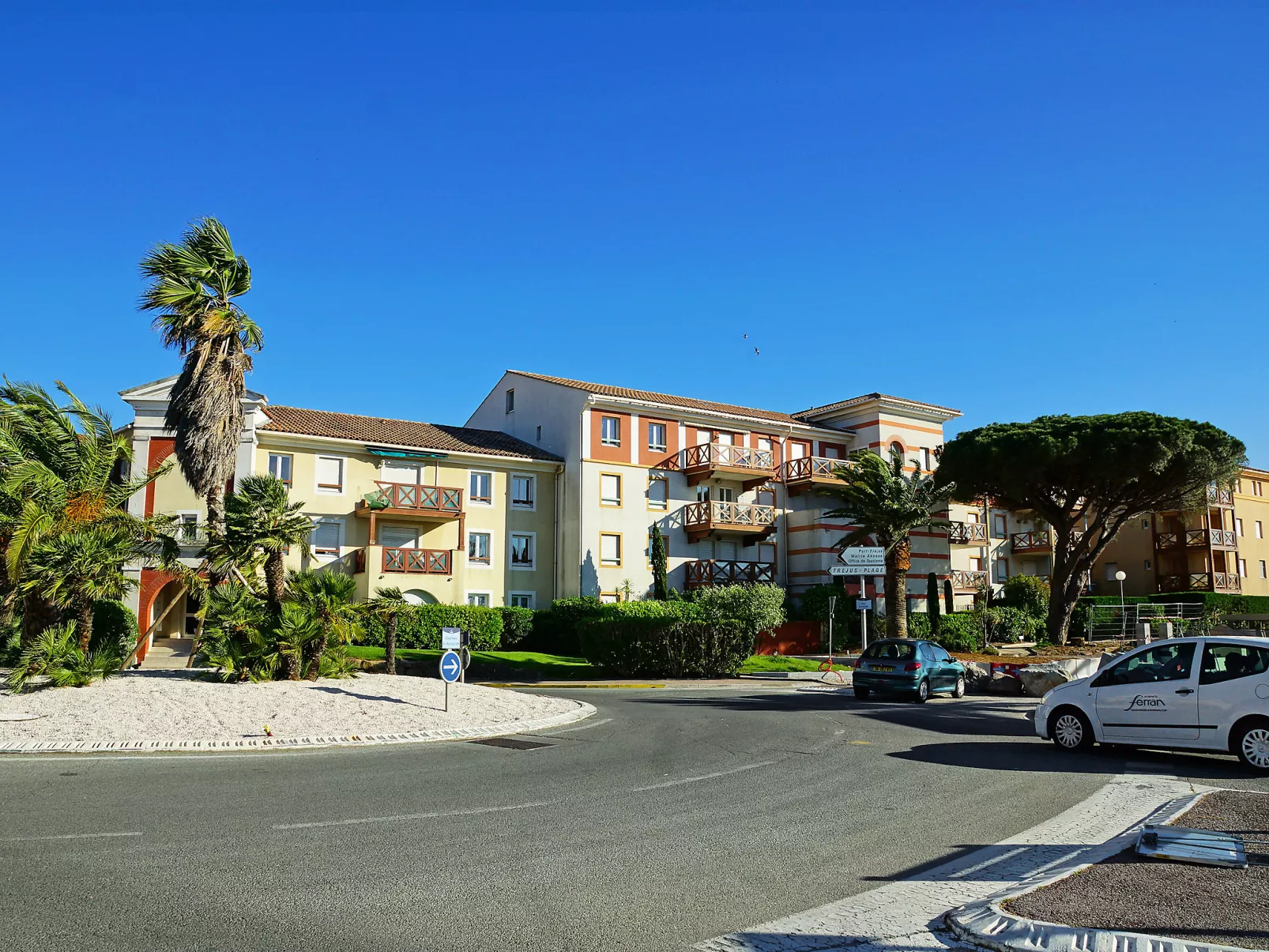 Port Quiétude-Outside