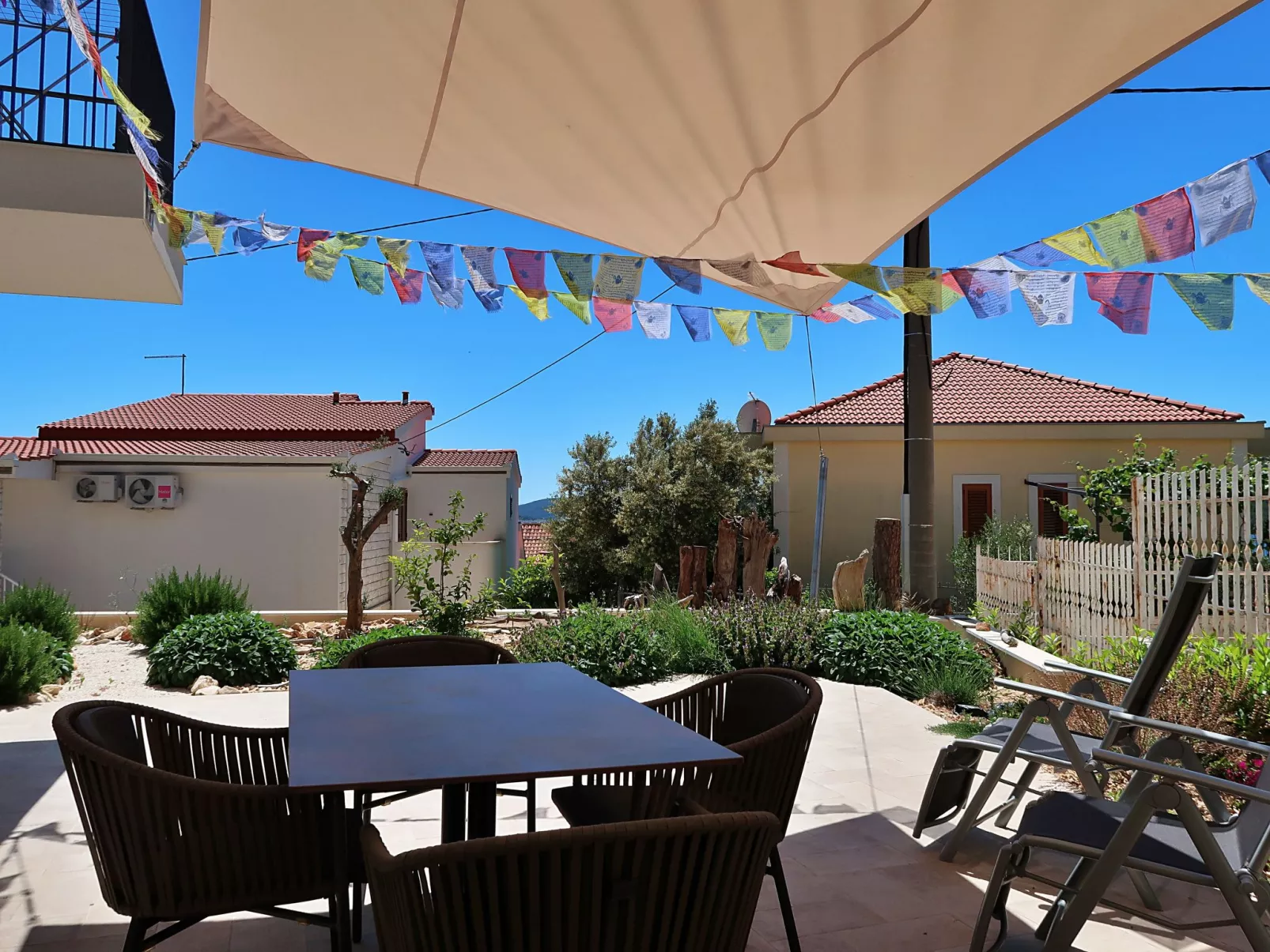 Viva-by the sea-garden & terraces-Outside