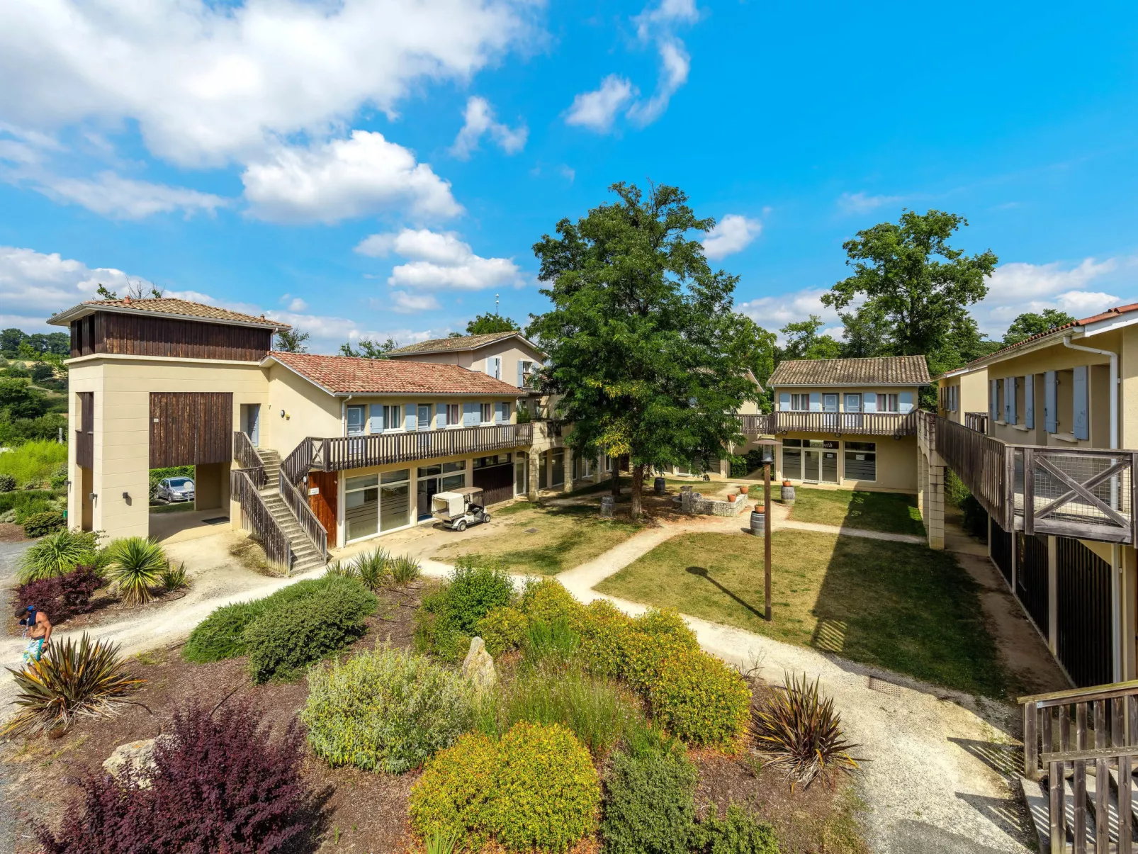 Le Domaine du Golf d'Albret-Outside