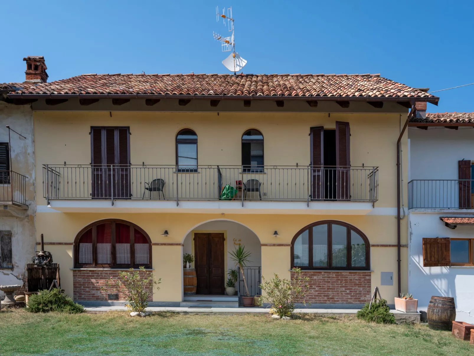 Il Sole-Outside