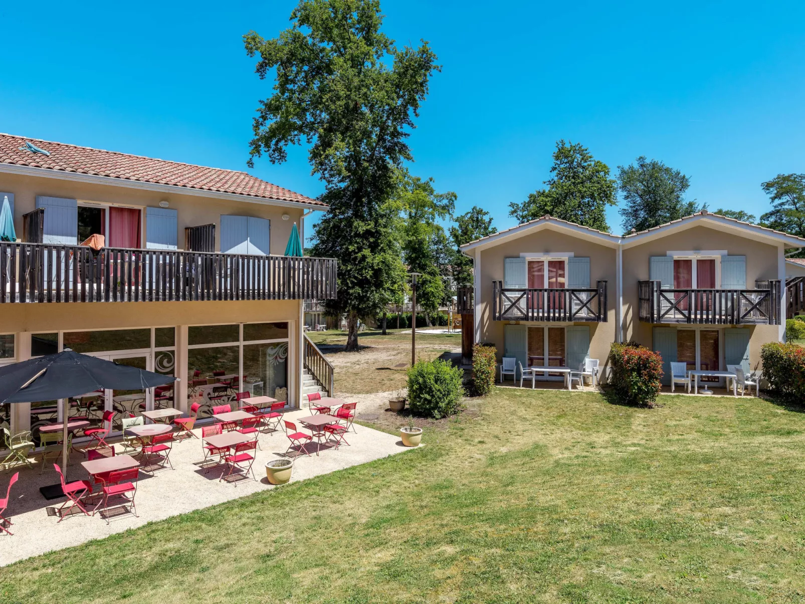 Le Domaine du Golf d'Albret-Outside