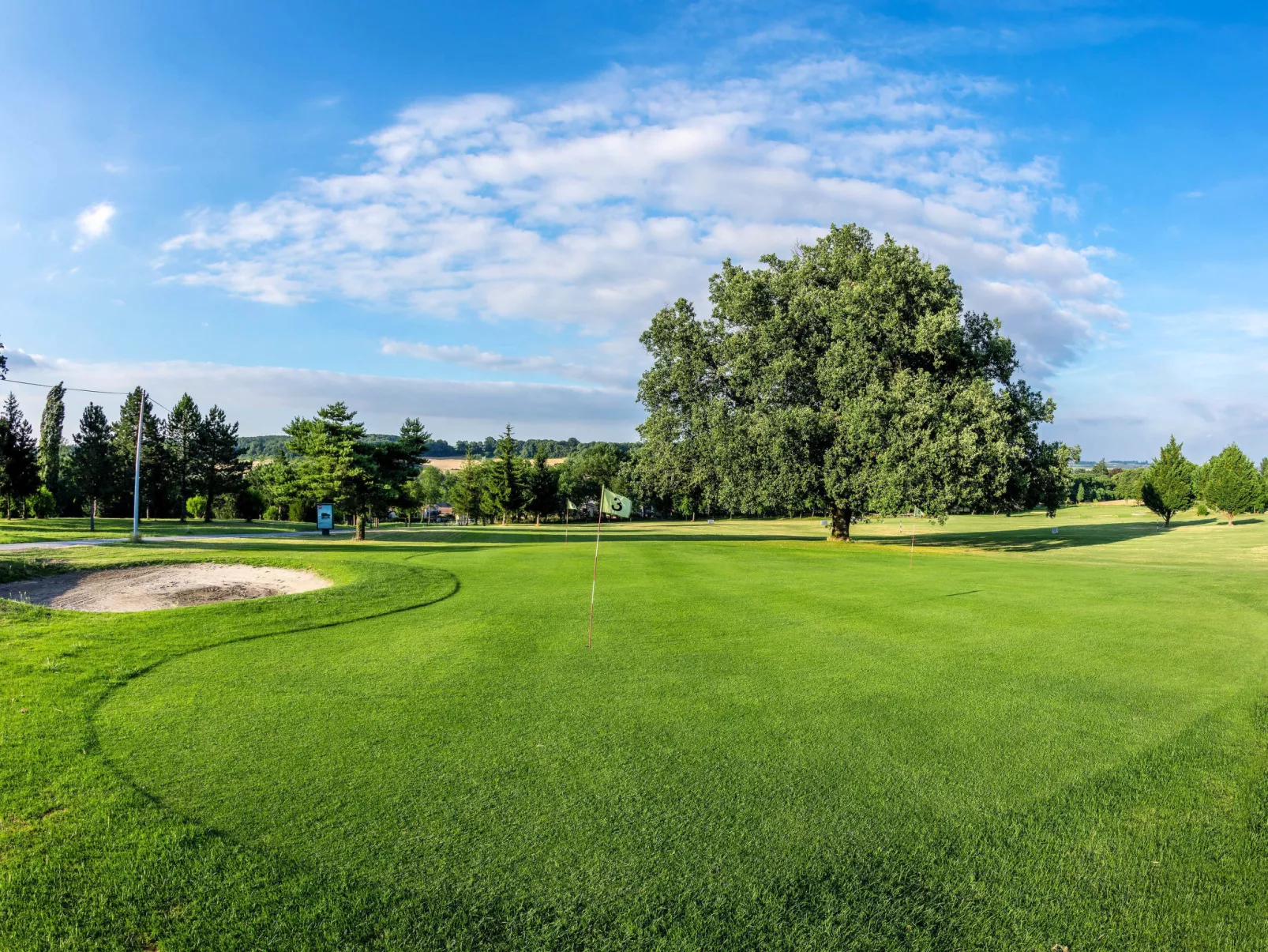 Le Domaine du Golf d'Albret-Outside