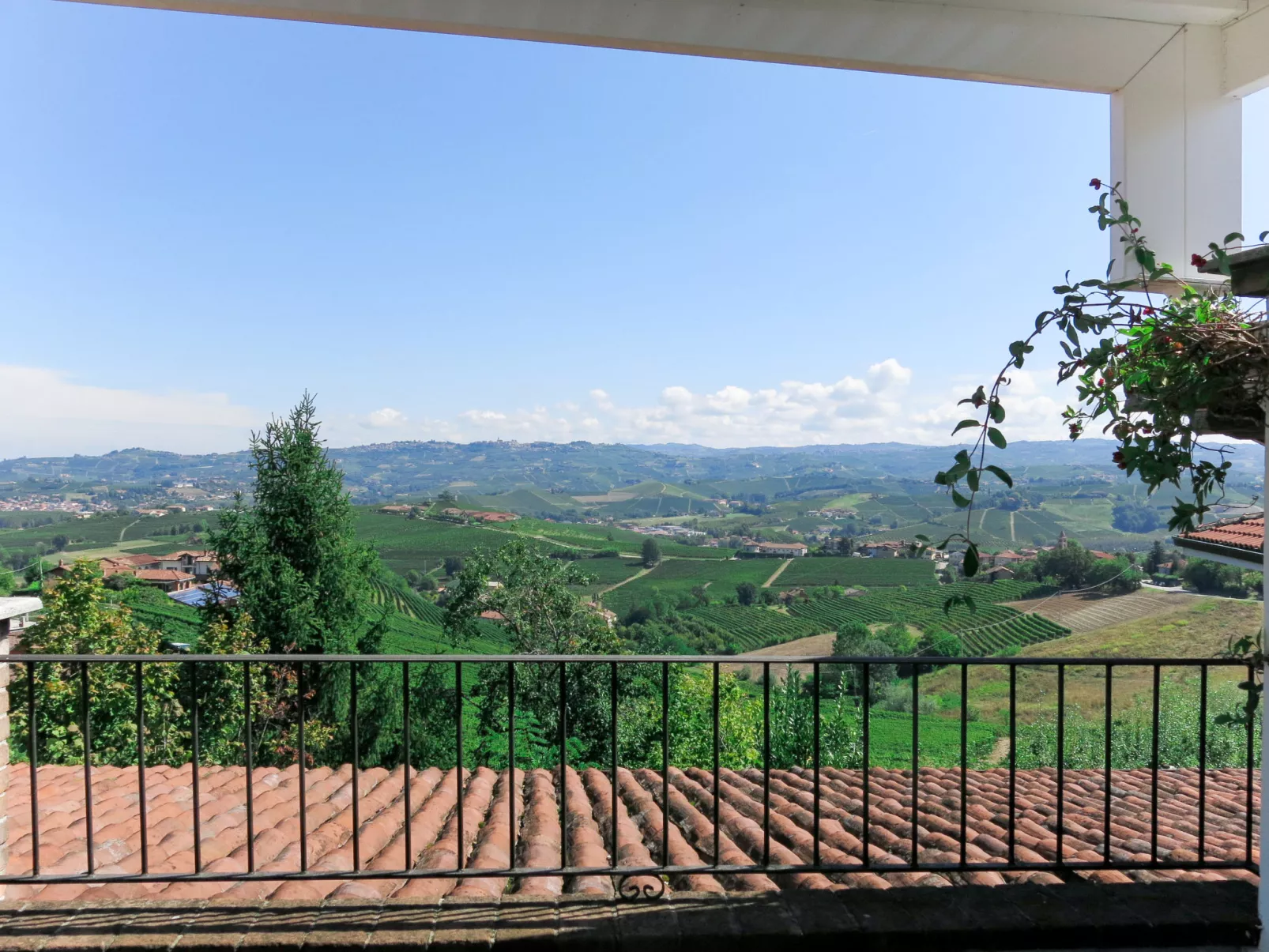 Il Sole-Outside