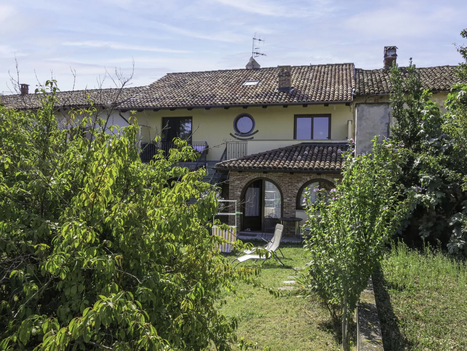 Il Sole-Outside