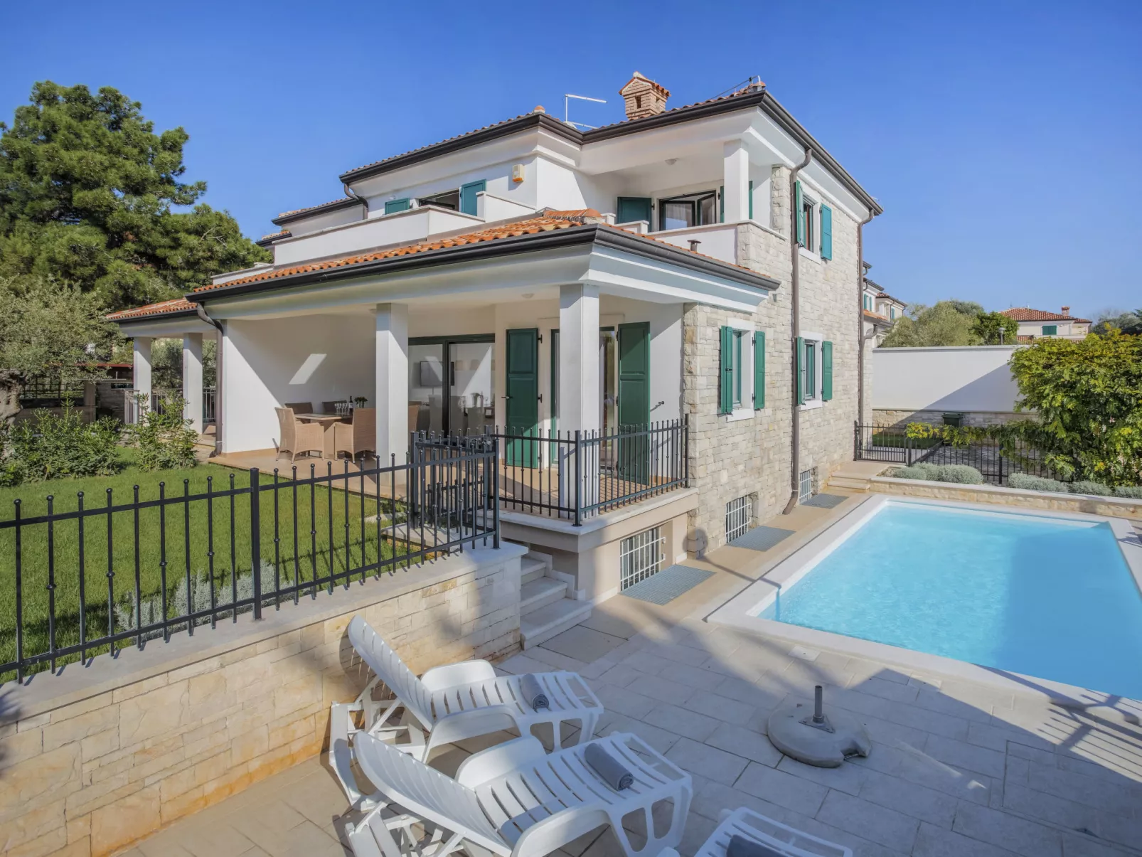 Villa Beach Front-Inside