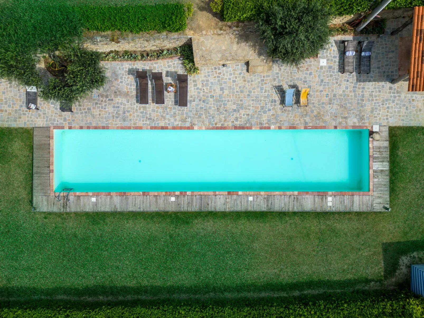 Giallo-Outside