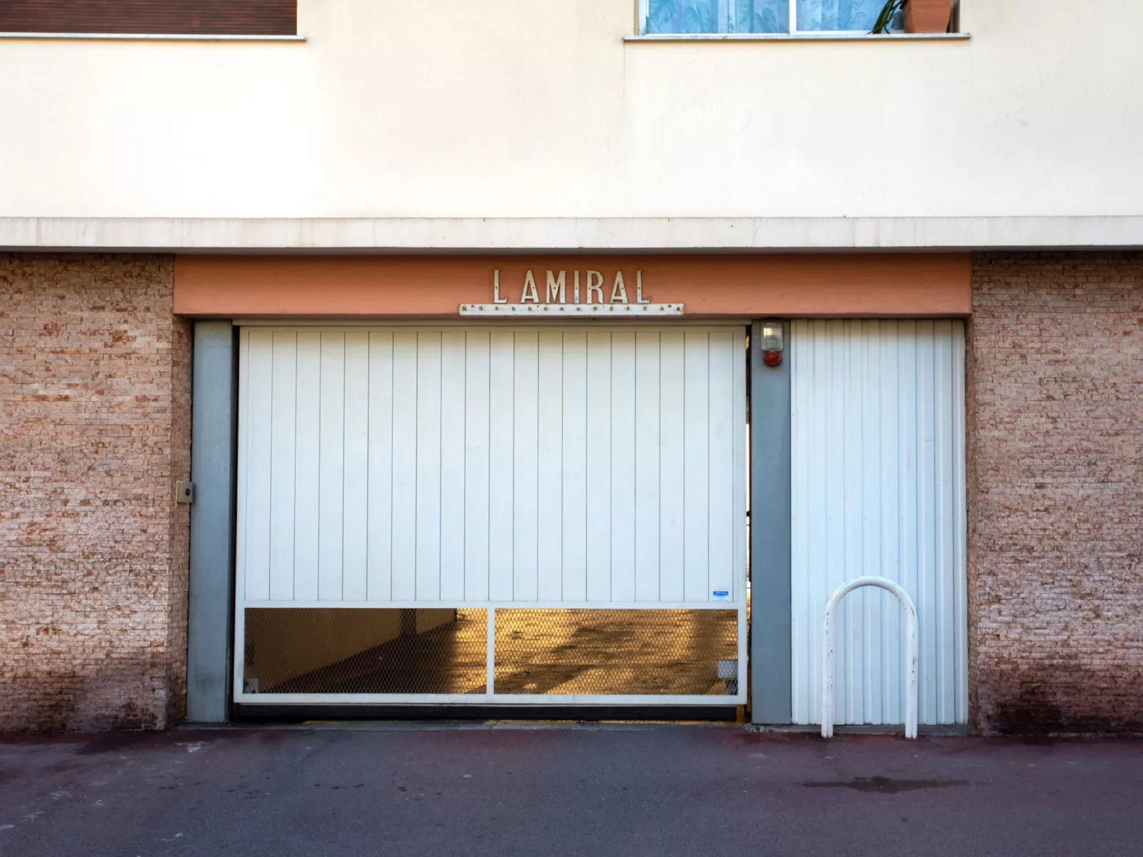 L'Amiral-Outside