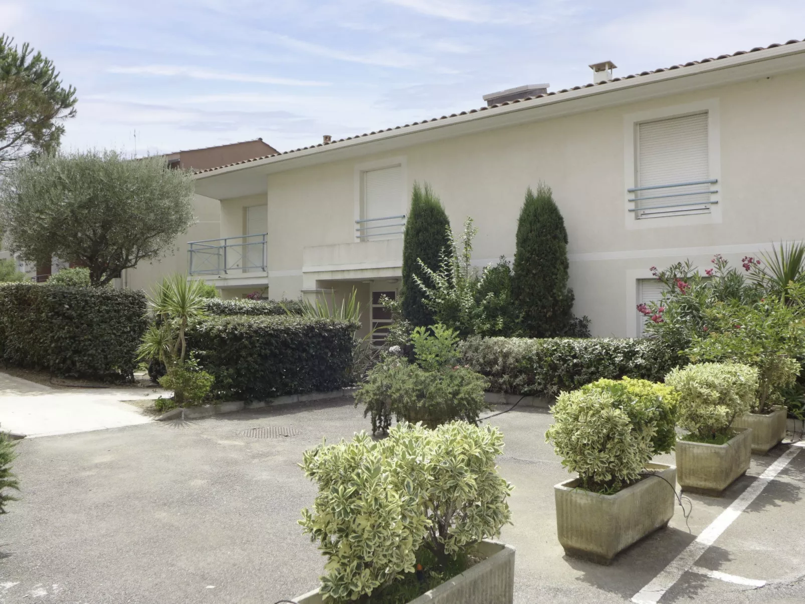 Le Clos Saint Saens-Outside