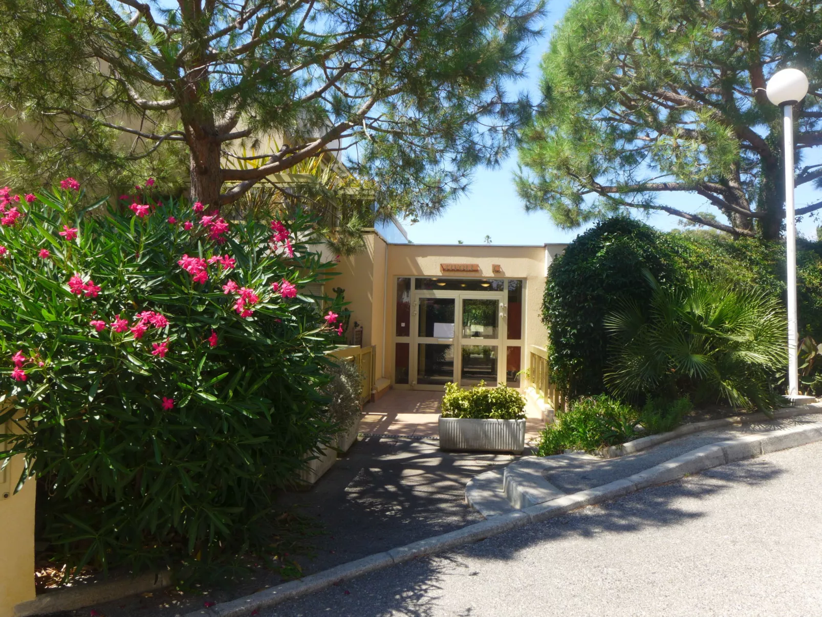 Domaine du Clairfontaine-Outside