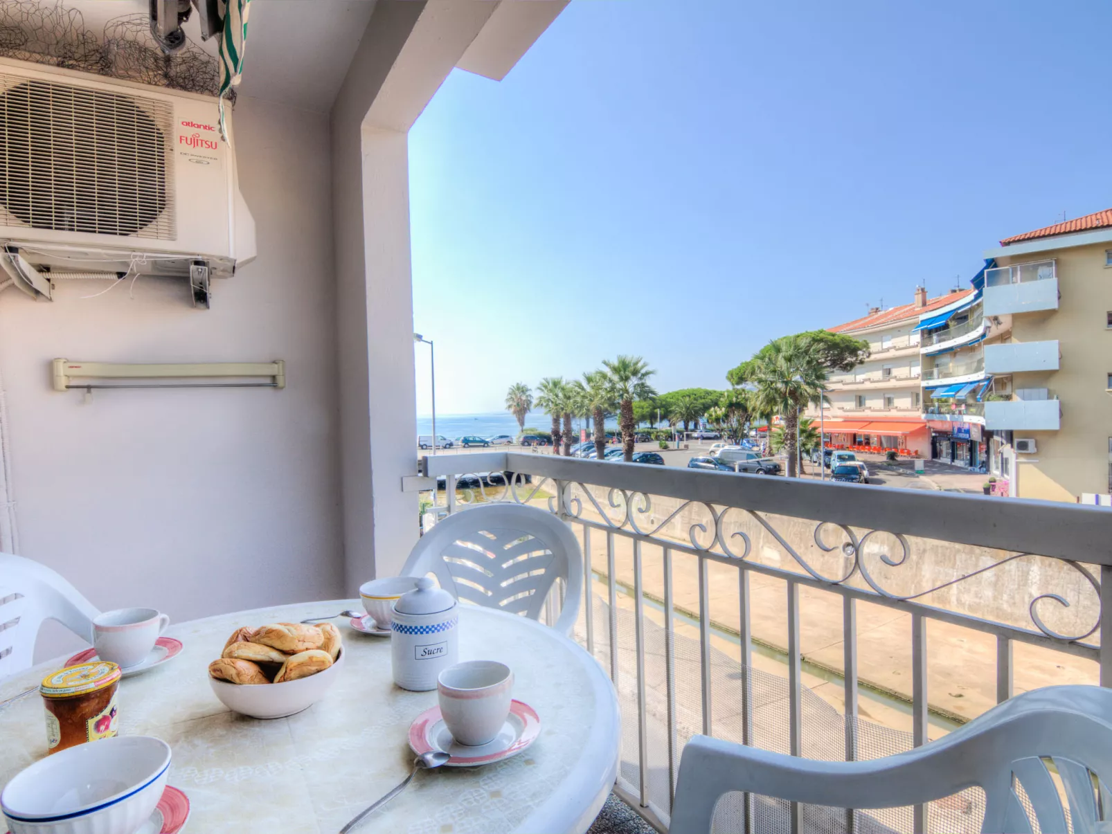 Le Vieux Port-Outside